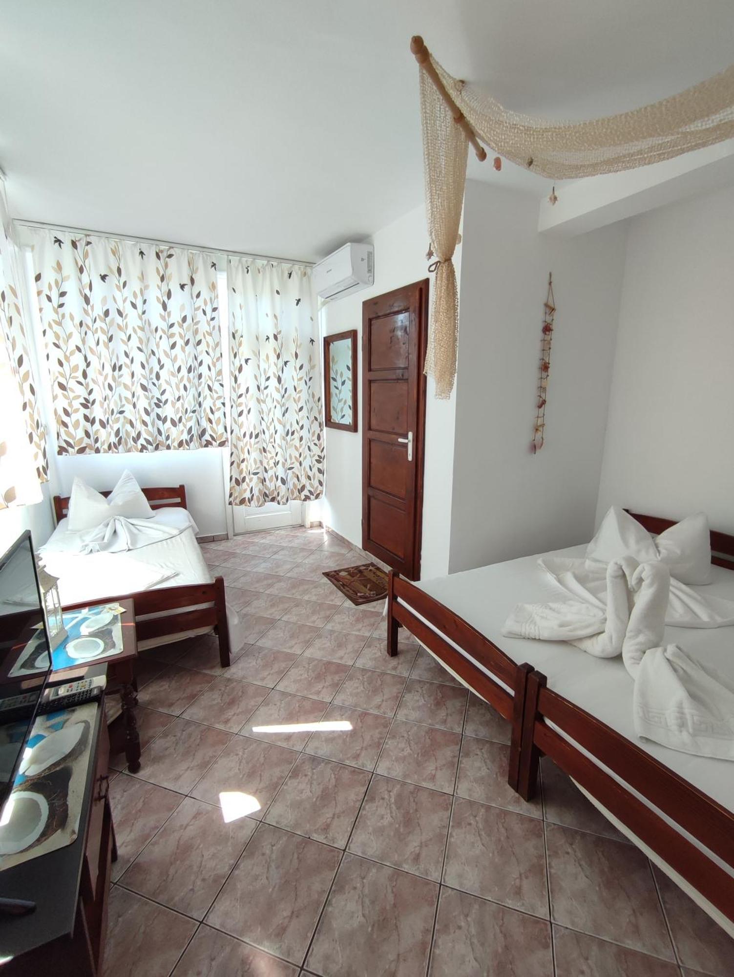 Casa Ellamy Hotel Două Mai Екстериор снимка