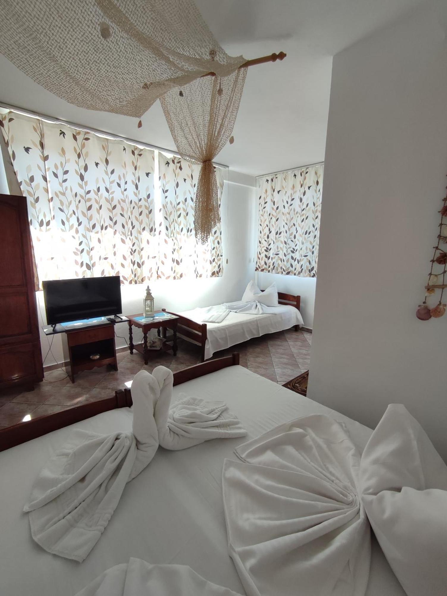 Casa Ellamy Hotel Două Mai Екстериор снимка