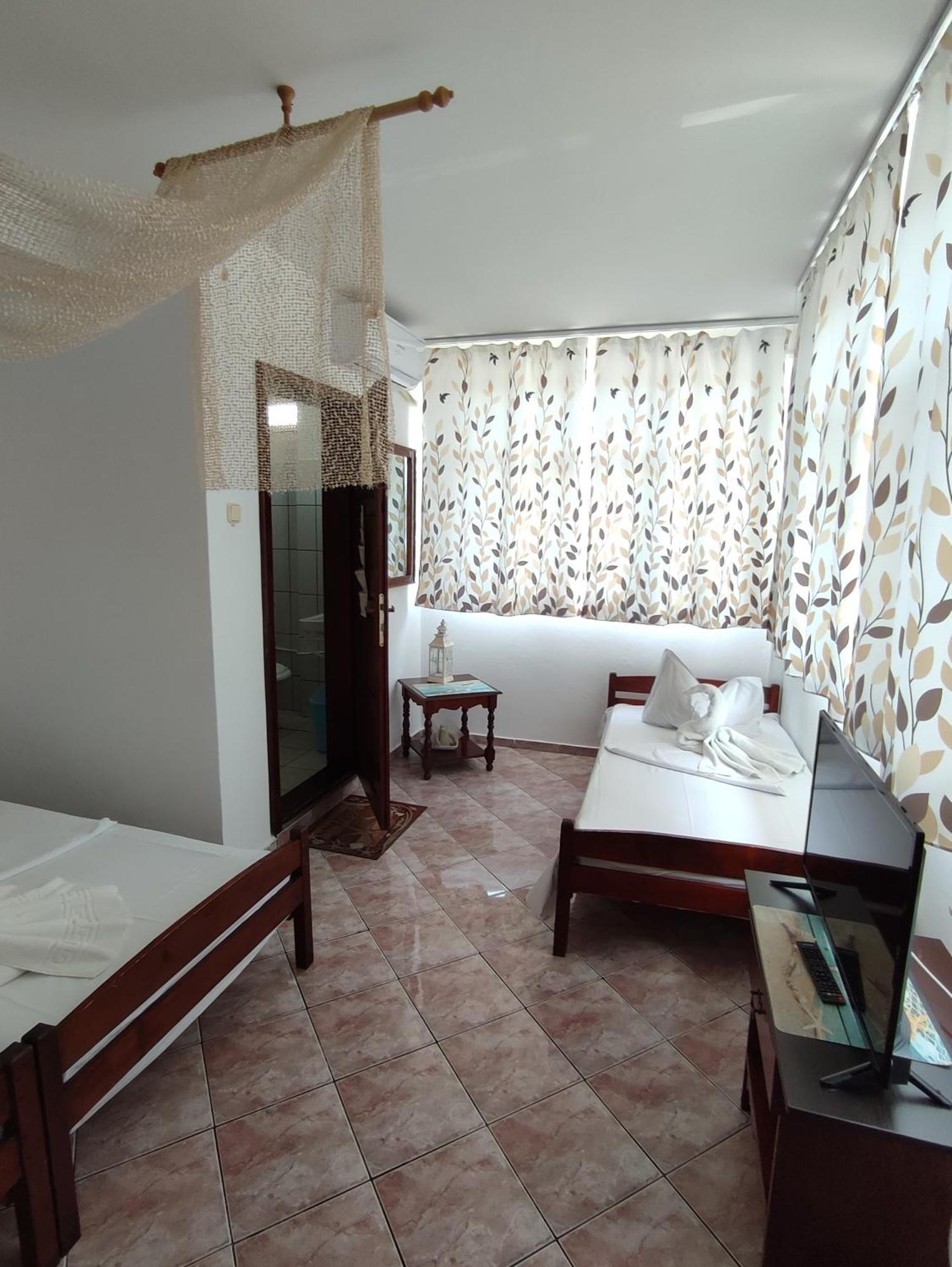 Casa Ellamy Hotel Două Mai Екстериор снимка