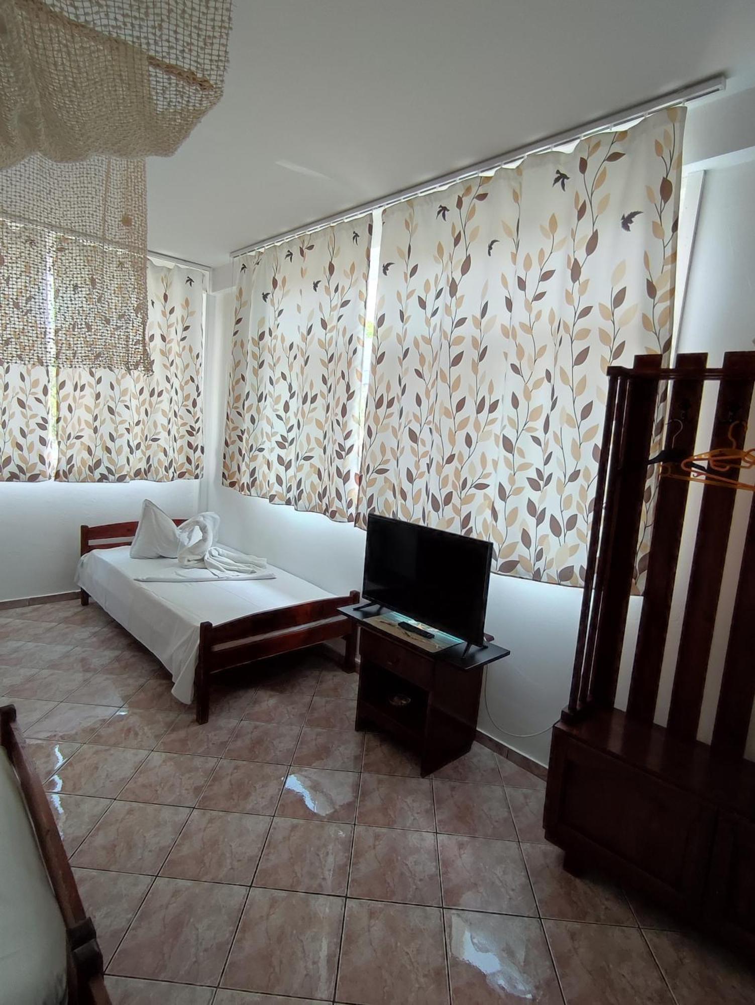 Casa Ellamy Hotel Două Mai Екстериор снимка